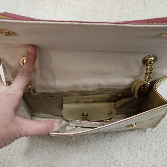 Patent Bow Chain Shoulder Bag in Mustard - Picture 3 of 5